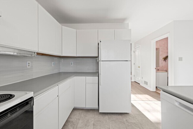 Building Photo - Beautifully Renovated Townhome in The Ridings at Brookside – Macungie