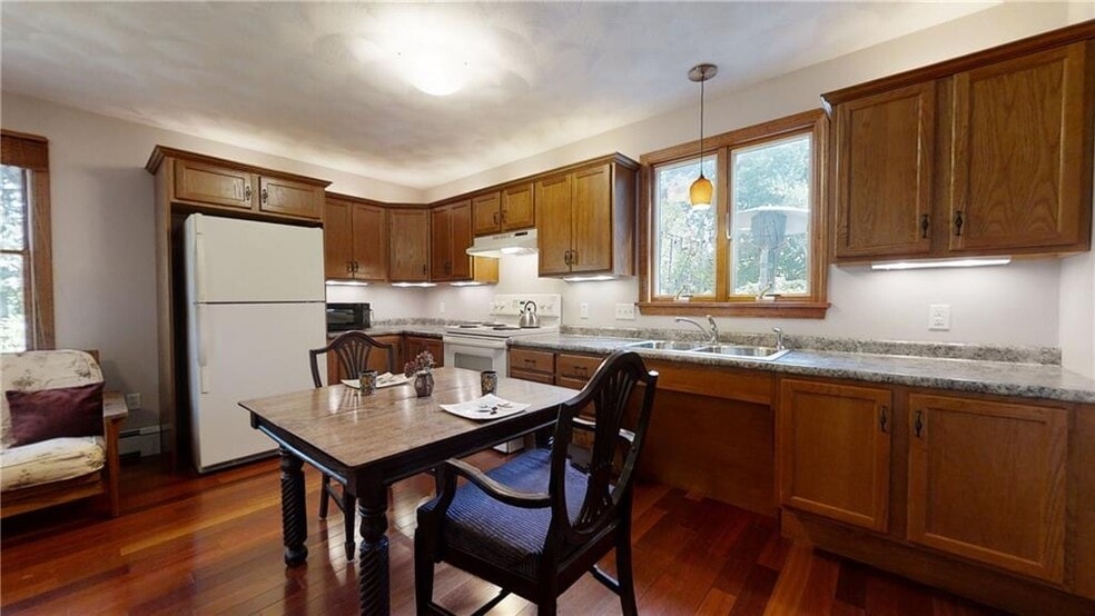 Building Photo - 121 Briarwood Dr