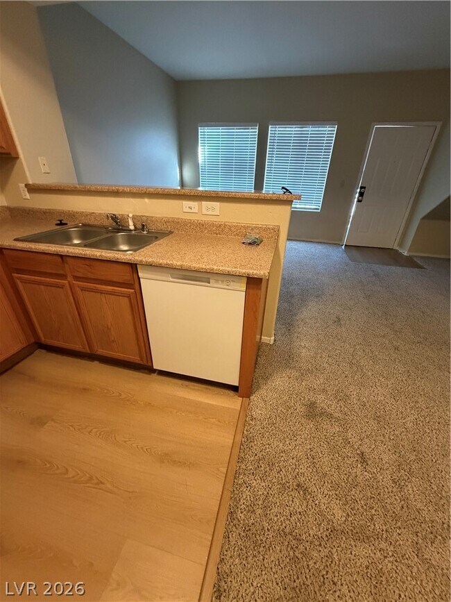 Building Photo - 2060 Rancho Lake Dr