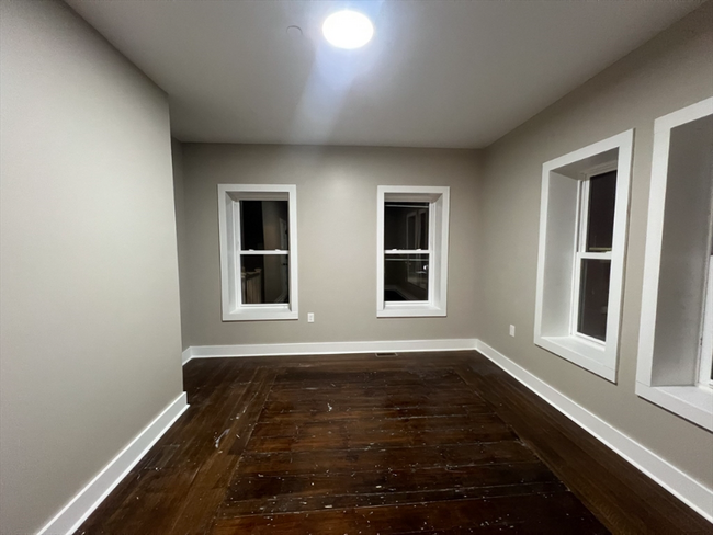 Building Photo - 590 Haverhill St