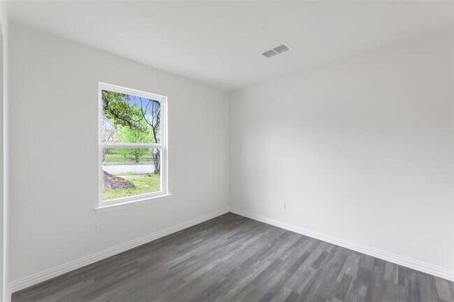 Building Photo - 218 Willowbrook Ave