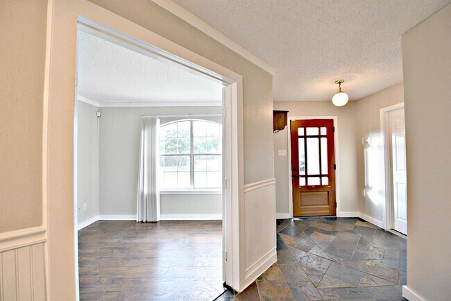 Building Photo - 511 Cripple Creek Rd