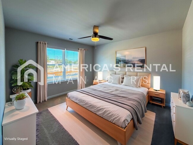 Building Photo - Escape to Lakeside Living in Lincoln! View with 48 Hours Notice!