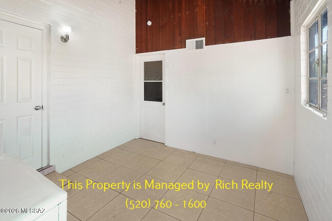Building Photo - 4326 E 14th St
