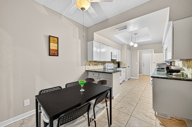 Building Photo - 7655 S Braeswood Blvd