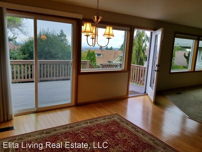 Building Photo - 2 br, 2 bath House - 4709 Phinney Ave N
