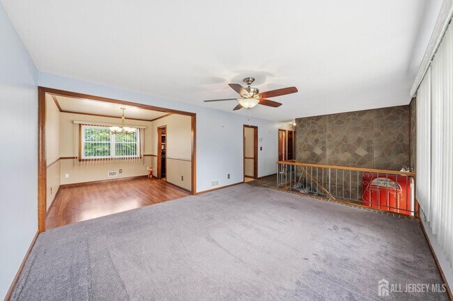 Building Photo - 62 Pinho Ave