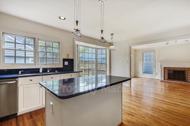 Building Photo - 1805 N Adams St