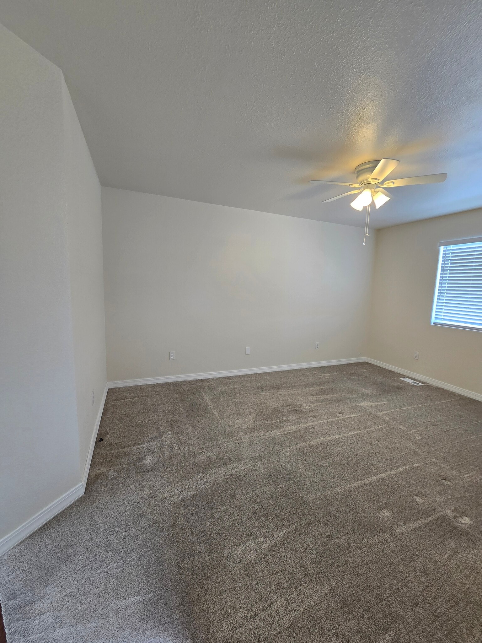 Primary bedroom_03 - 726 W Tyrolean Ct