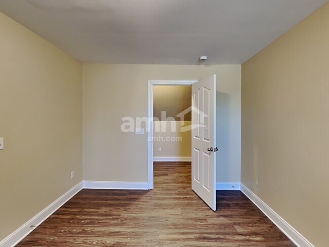 Building Photo - 636 Osborne Ln