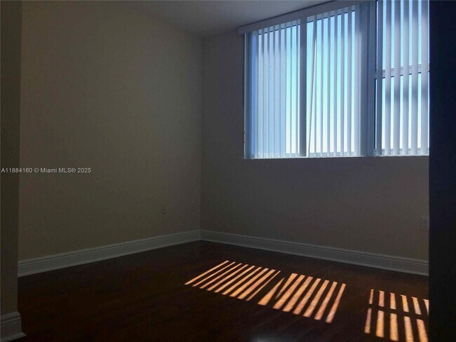 Building Photo - 2641 N Flamingo Rd