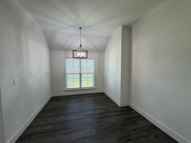 Building Photo - 405 Ranger St