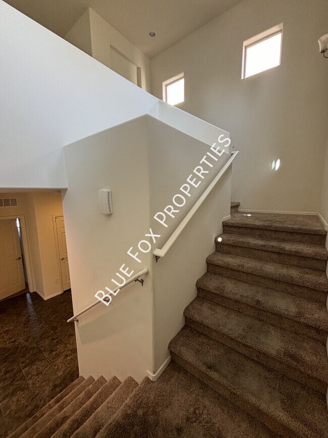 Building Photo - 4170 N Thurston Ln