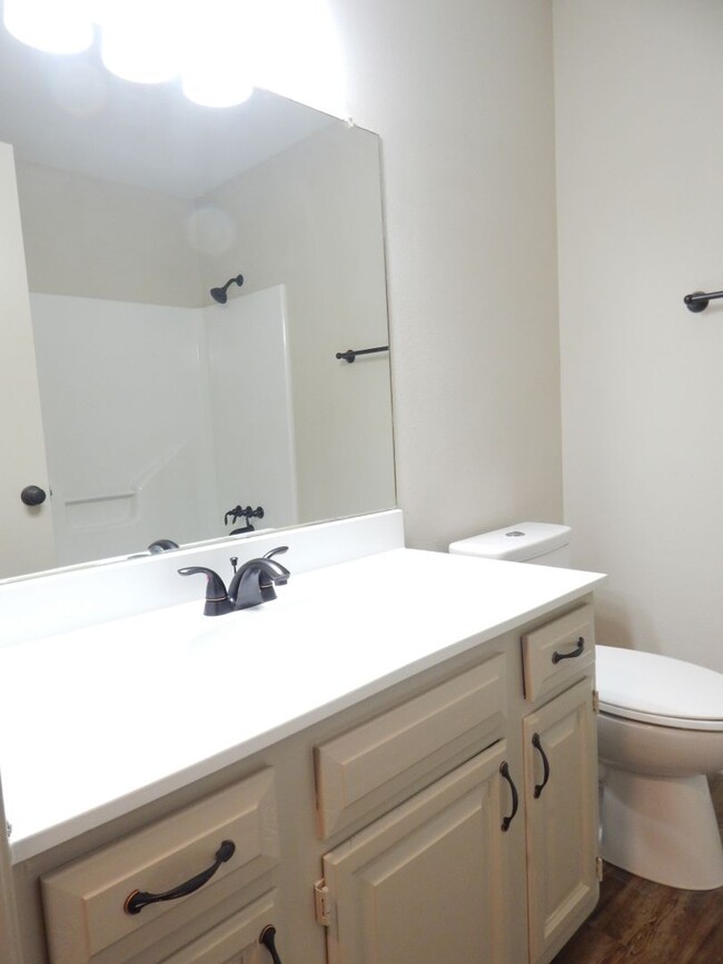Building Photo - Whitehouse ISD - Beautiful 3 Bedroom, 2 Ba...