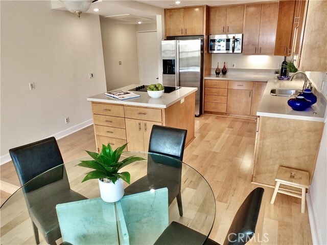 Building Photo - 7321 Marina Pacifica Dr N