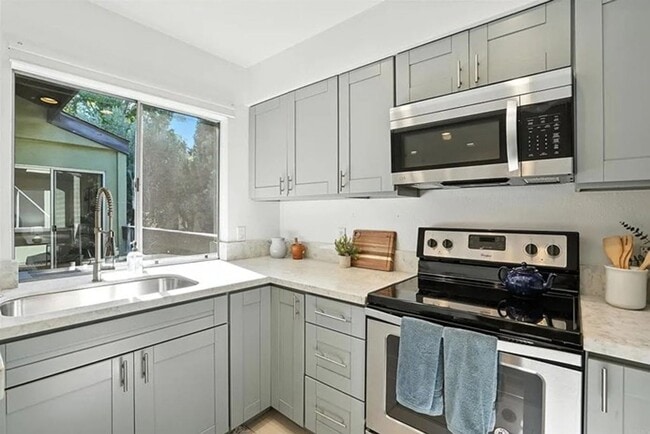 Building Photo - Beautifully Remodeled 2-Bedroom Condo in Mission Valley