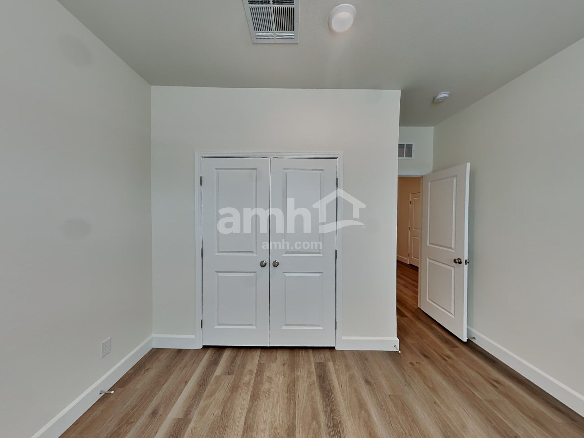 Building Photo - 10040 W Raleigh St