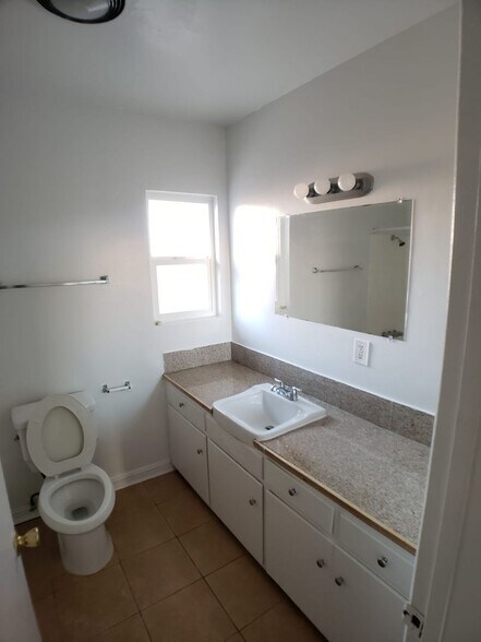 Building Photo - 13129 Oxnard St