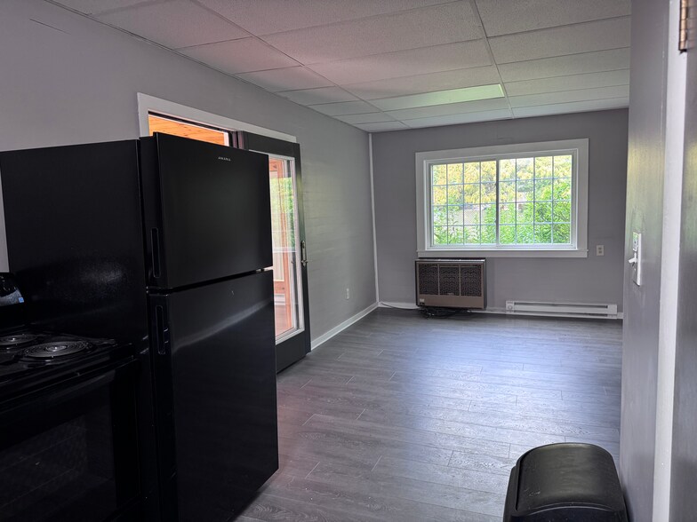 Kitchen/Bed - 906 West Ave