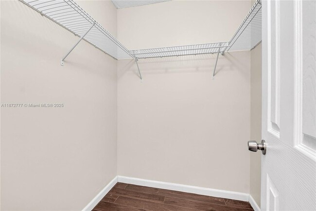Building Photo - 9431 Live Oak Pl