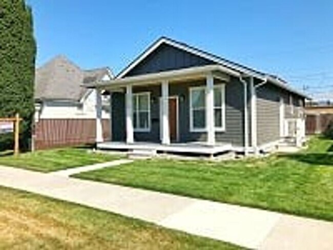 Building Photo - Newer Home, Great Price, Better Location!
