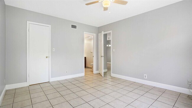 Building Photo - 3111 Oakland Shores Dr