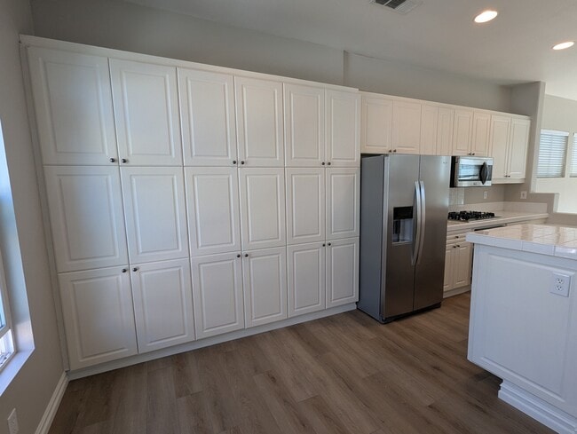 Building Photo - 211 Montana Del Lago Dr
