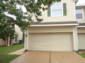 Building Photo - Beautiful 3BR Townhome in Villas of Oakwood Glen – Klein ISD