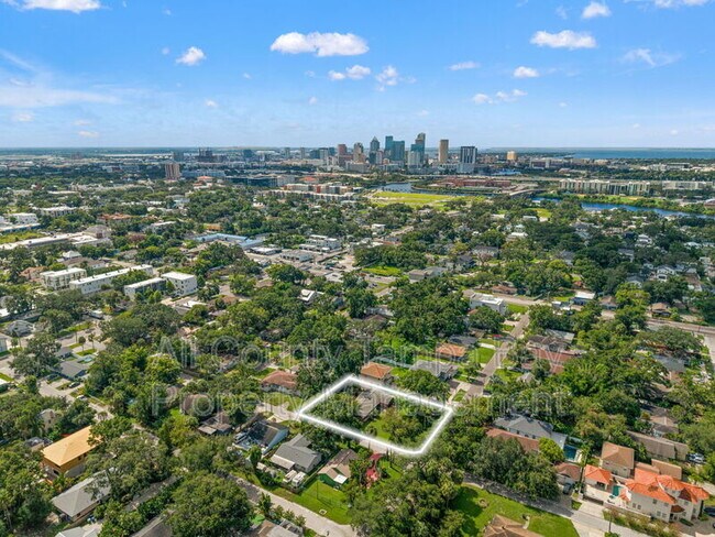 Building Photo - 2725 N Myrtle Ave