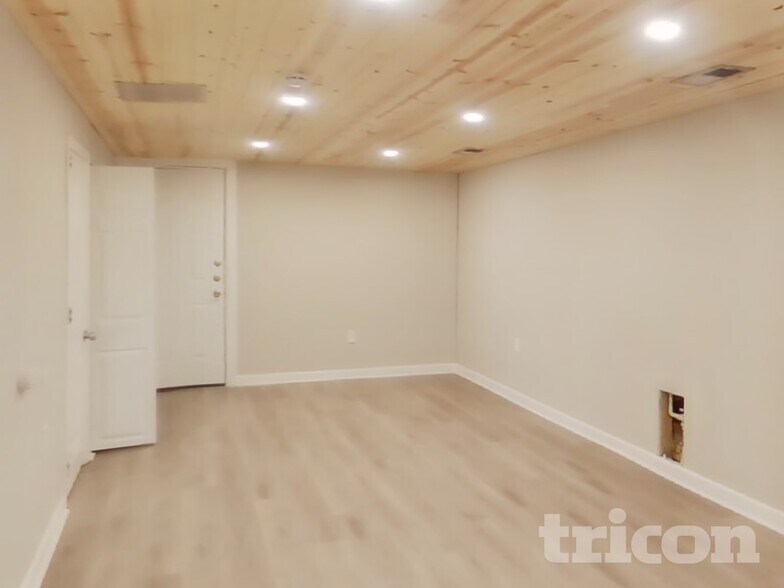 Building Photo - 1116 NE 10 St