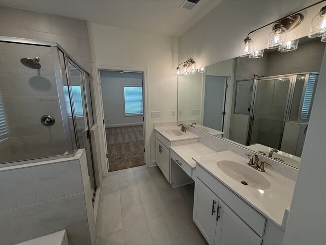 Building Photo - 7452 Newbury Dr