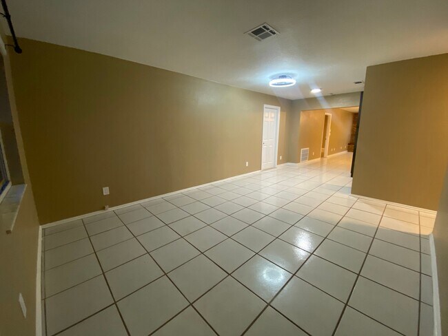 Building Photo - 10401 County Lake Dr