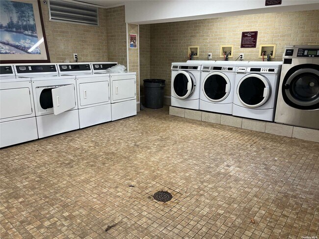 Building Photo - 39-5-39208 208th St