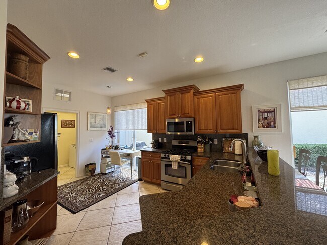 Building Photo - 462 Montelluna Dr