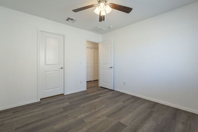 Building Photo - 1536 E Demain Dr