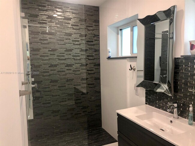 Building Photo - 201 186th St