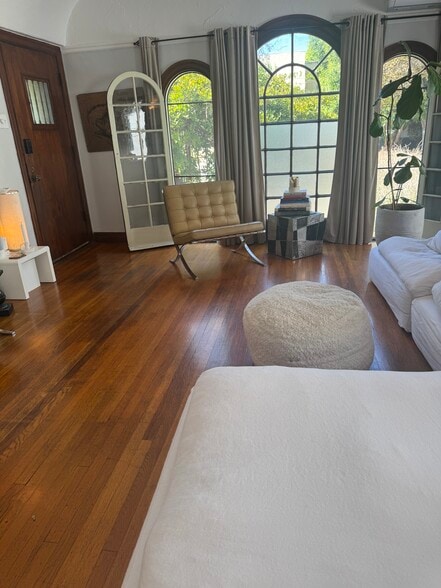 livingroom - 622 N Orange Dr