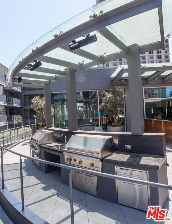 Building Photo - 901 Flower St