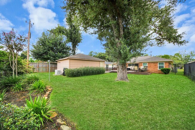 Building Photo - 6403 Waltway Dr