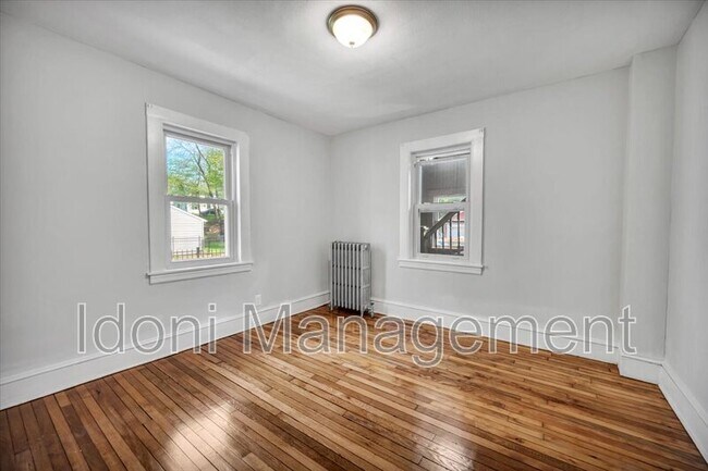 Building Photo - 14 Ridgefield St