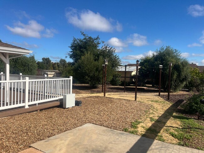 Building Photo - Beautiful Templeton Home on Large Lot