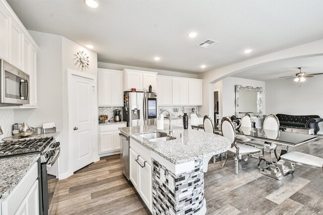 Building Photo - 15775 Cairnwell Bend Dr