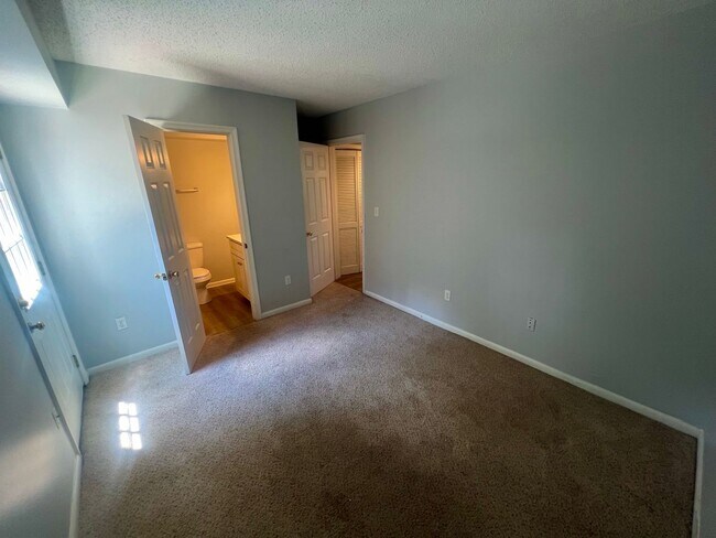 Building Photo - 3BR/3.5BA on the North End