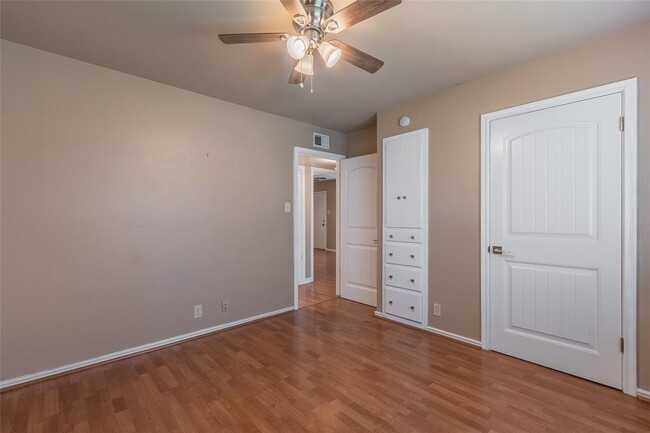 Building Photo - 1049 Custer Rd