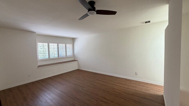 Building Photo - DESIRABLE TWO BEDROOM TWO BATH HOME IN STUDIO CITY