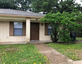 Building Photo - 615SB