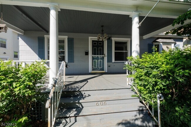 Building Photo - 606 N Washington Ave