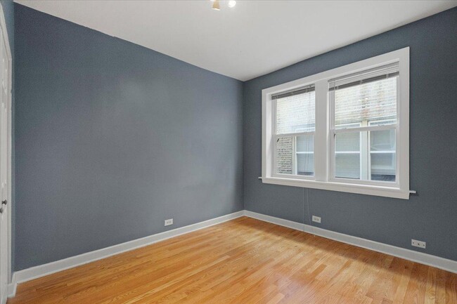 Building Photo - 2 bedroom in Chicago IL 60647