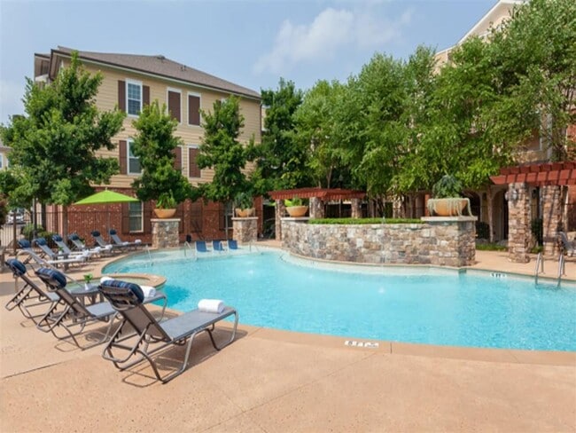 Building Photo - Cantare at Indian Lake Village