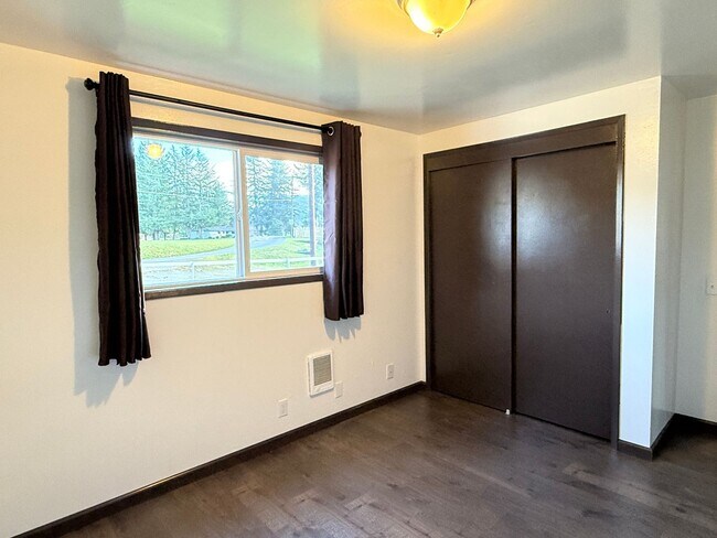 Building Photo - 2 Bed, 1 Bath + Bonus Room & Carport - peaceful country living just minutes from town!